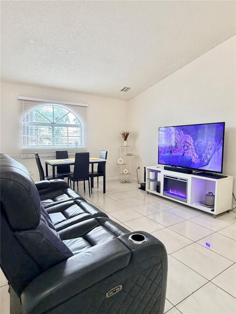 3375 W 76th St, Unit 230, Hialeah, FL 33018 Photo