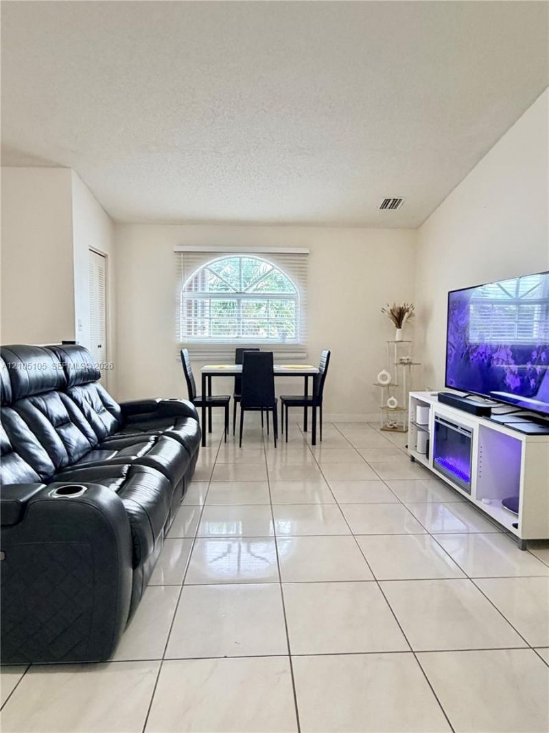 3375 W 76th St, Unit 230, Hialeah, FL 33018 Photo