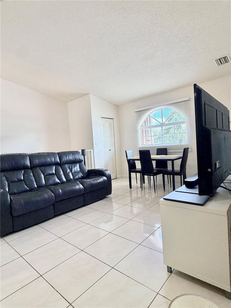 3375 W 76th St, Unit 230, Hialeah, FL 33018 Photo