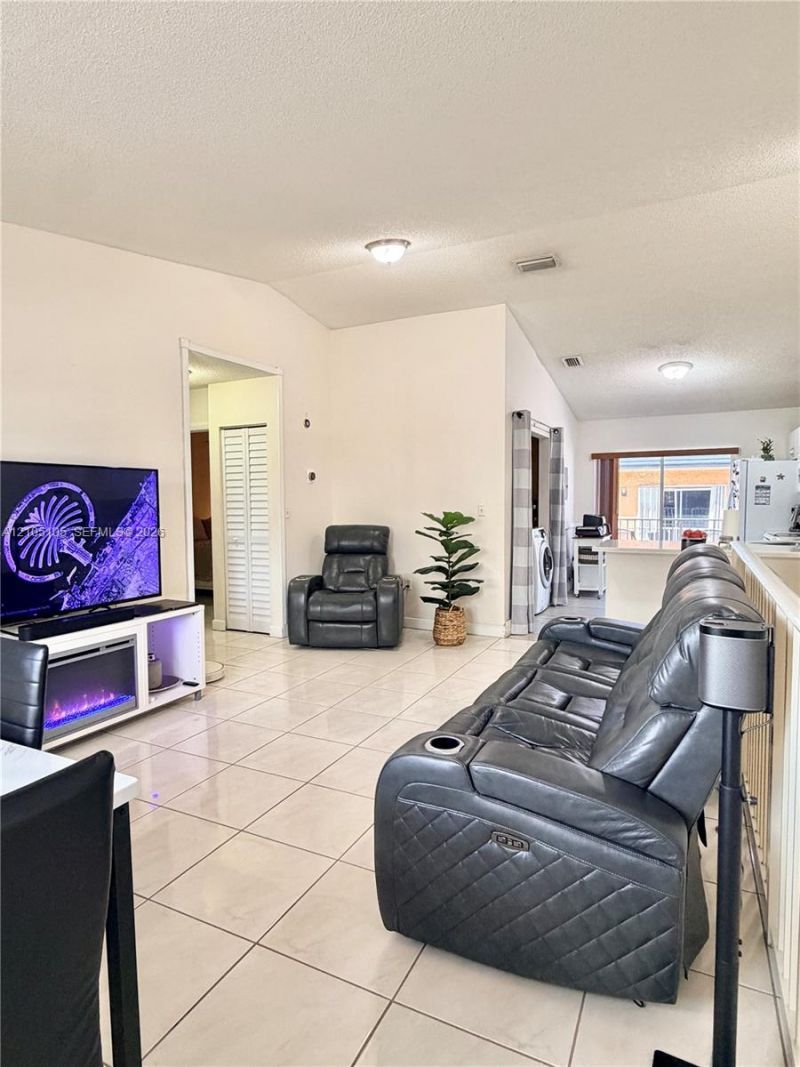 3375 W 76th St, Unit 230, Hialeah, FL 33018 Photo