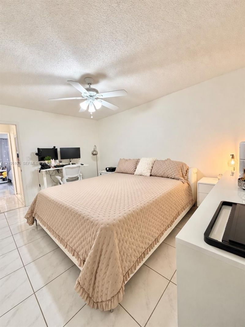 3375 W 76th St, Unit 230, Hialeah, FL 33018 Photo