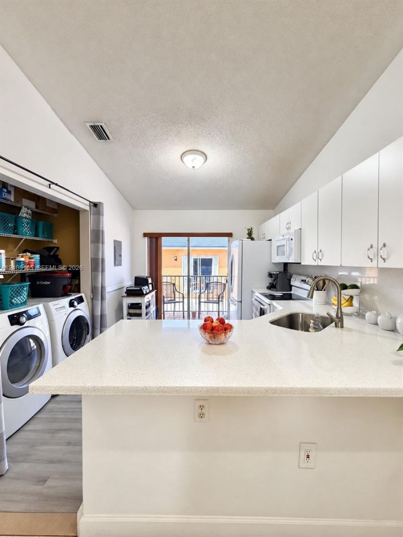 3375 W 76th St, Unit 230, Hialeah, FL 33018 Photo