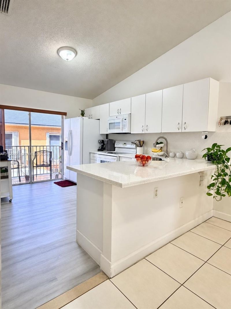 3375 W 76th St, Unit 230, Hialeah, FL 33018 Photo