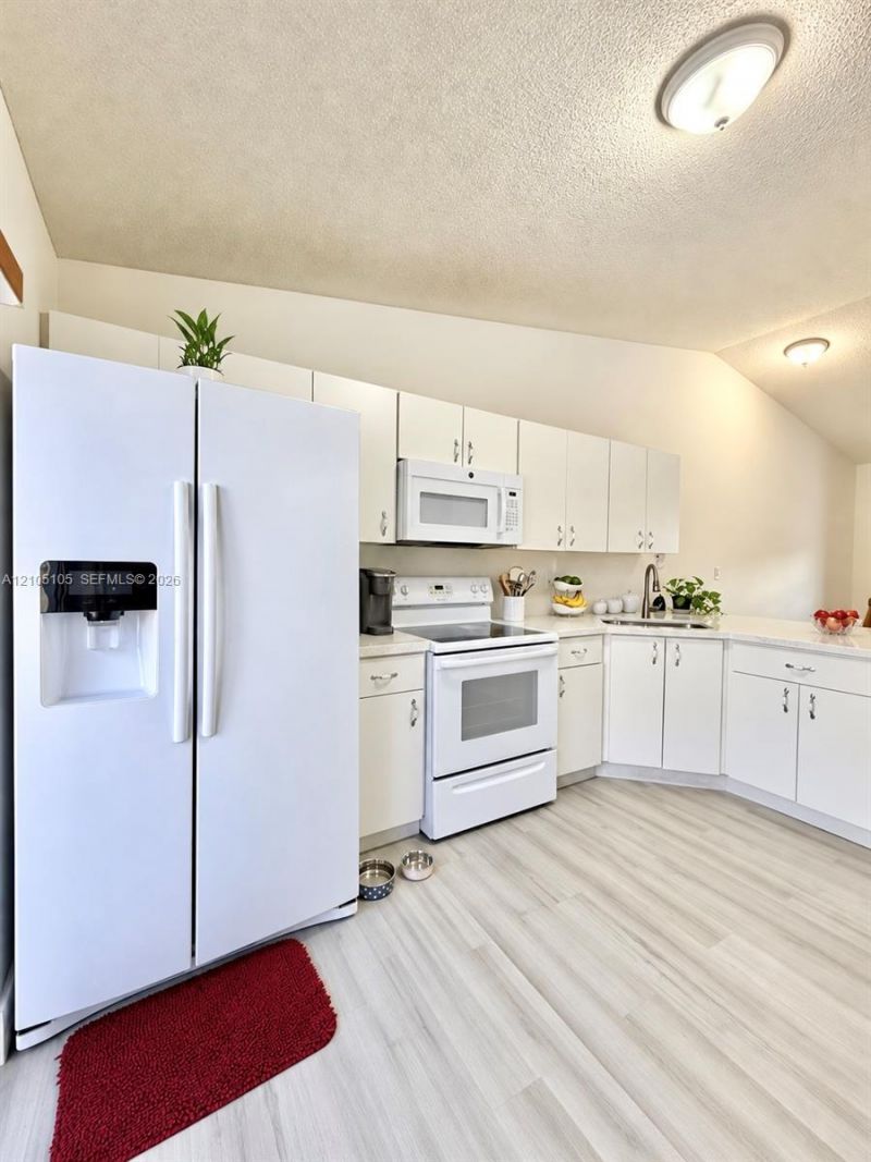 3375 W 76th St, Unit 230, Hialeah, FL 33018 Photo