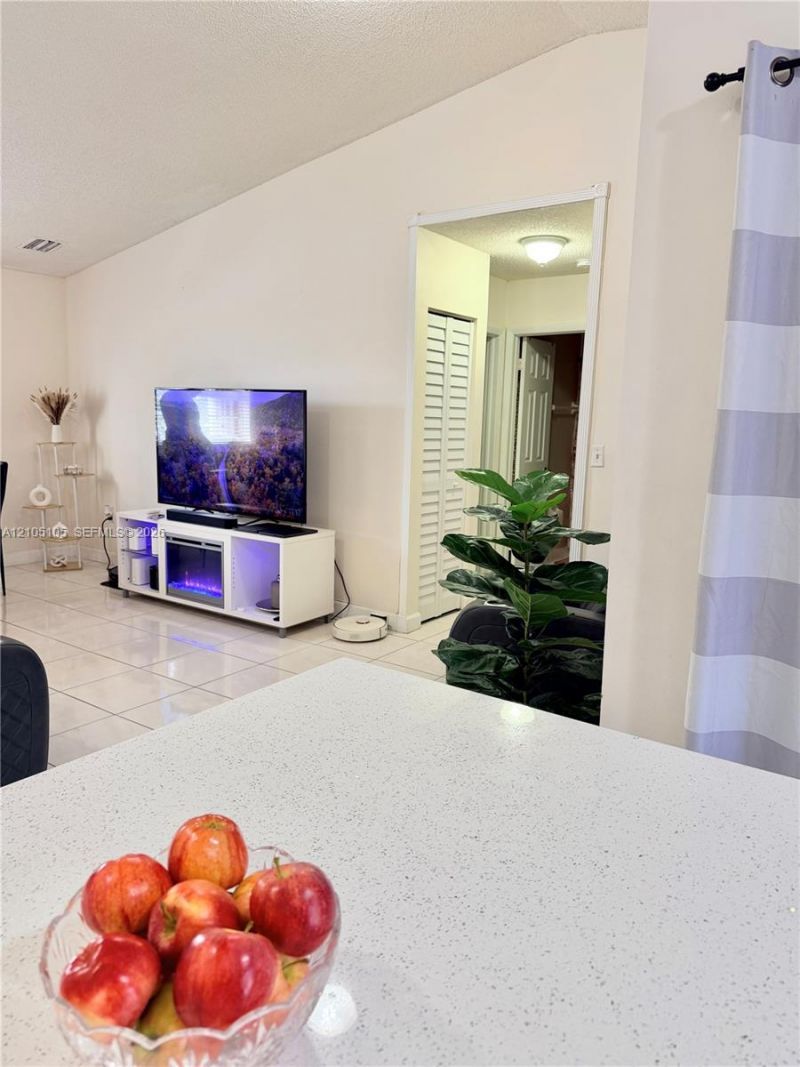 3375 W 76th St, Unit 230, Hialeah, FL 33018 Photo