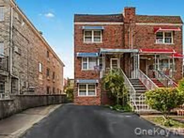 2937 Laconia Avenue , Bronx, NY 10469
