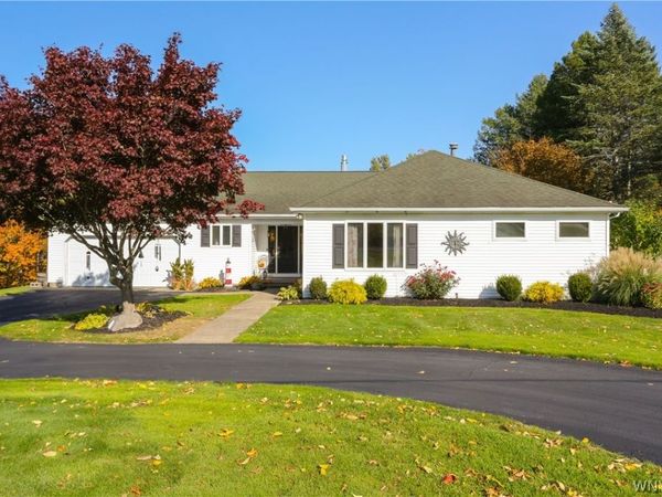 701 Willardshire Road , Orchard Park, NY 14127