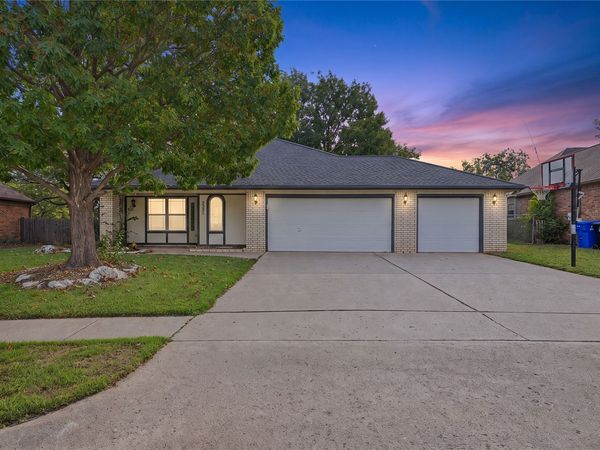2321 W Twin Oaks Street , Broken Arrow, OK 74011