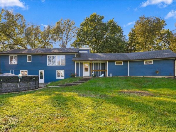 210 N 3 Street , Hazleton, IA 50641