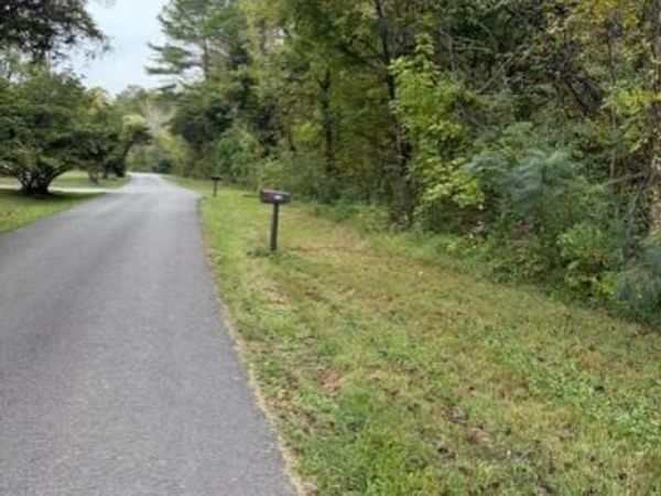 Gadson Lane, Powell, TN 37849