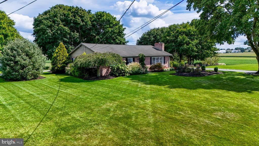 123 N GROFFDALE ROAD , NEW HOLLAND, PA 17557