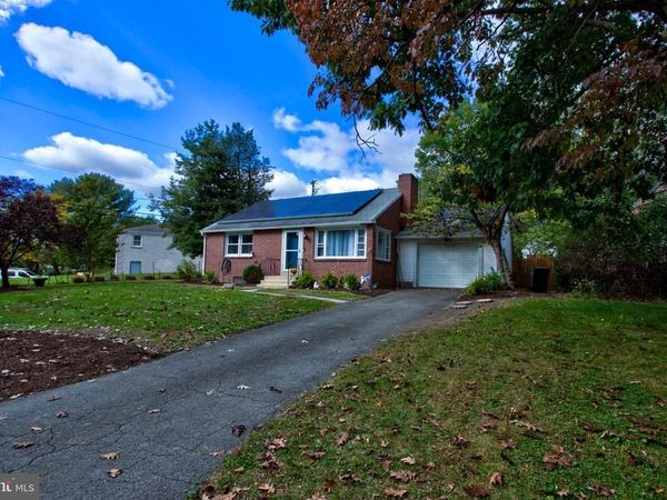30 PEACOCK DRIVE, LANCASTER, PA 17601