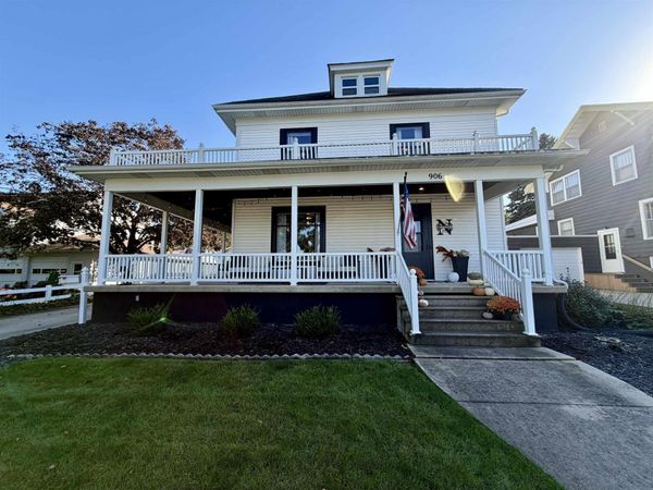 906 H Avenue, Grundy Center, IA 50638