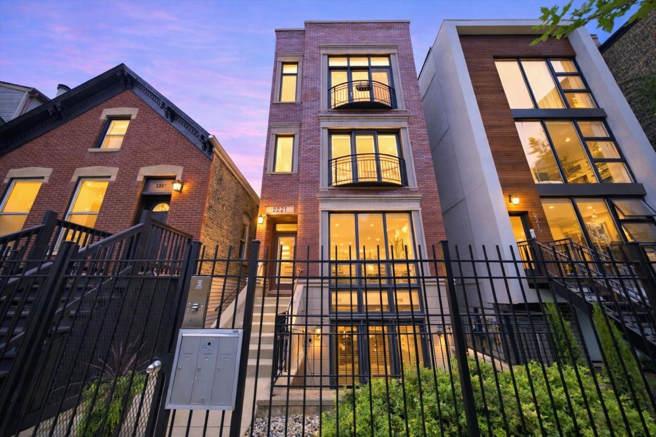 2221 N Hoyne Avenue, Unit 1, Chicago, IL 60647 Main Photo