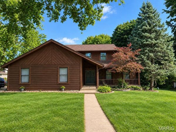 29 Number Six Green Drive, St Charles, MO 63303