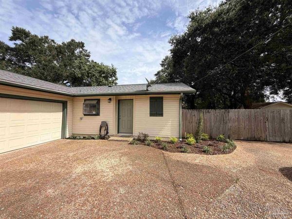 4188 Aqua Vista Dr, Pensacola, FL 32504