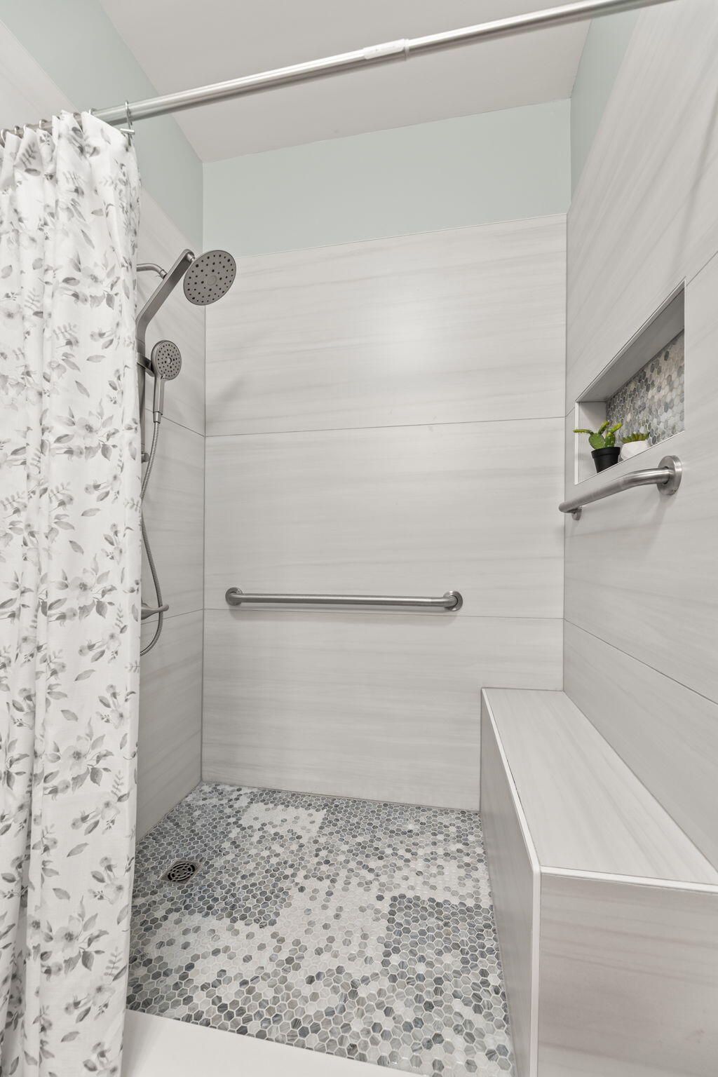 1302 Basildon Road Photo 17