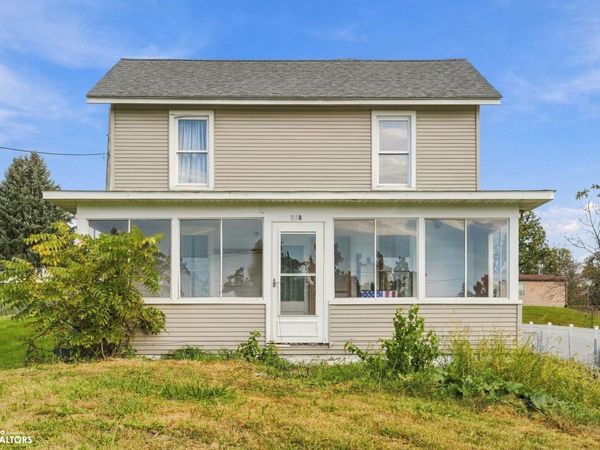 318 W State Street, Oxford, IA 52322