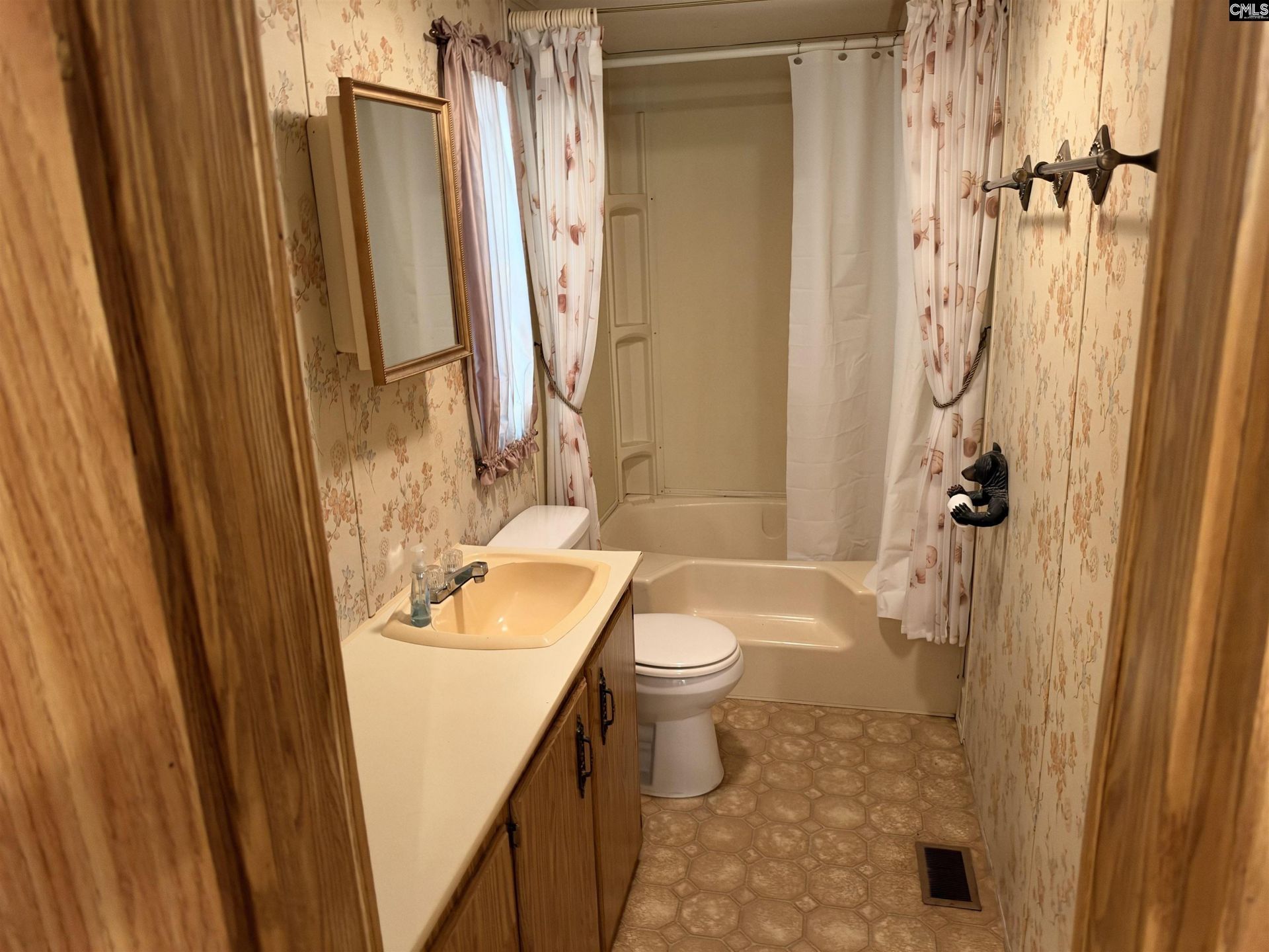 938 Blacksgate E Photo 16