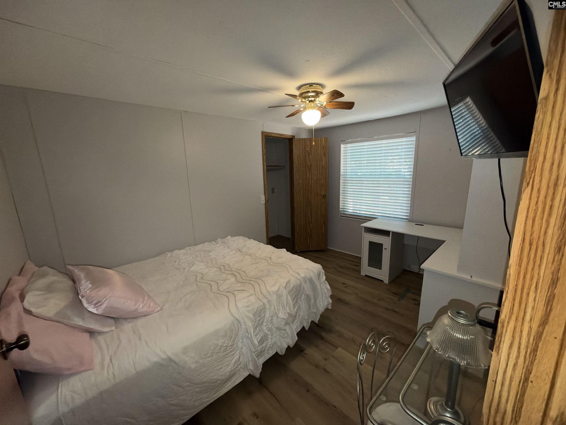 938 Blacksgate E Photo 17