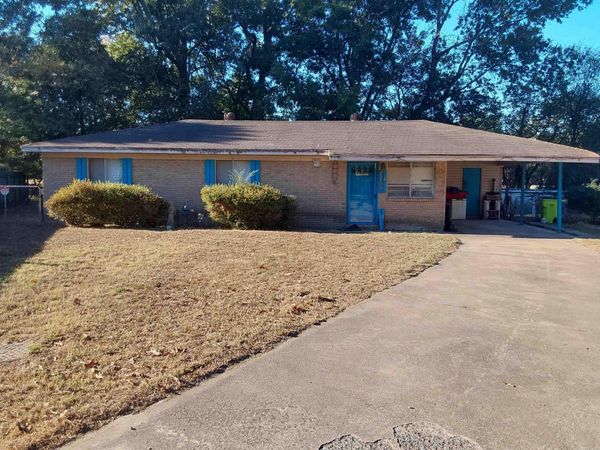 1218 S Long Street , Stuttgart, AR 72160