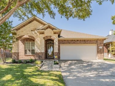 2205 Clairborne Drive, Fort Worth, TX 76177