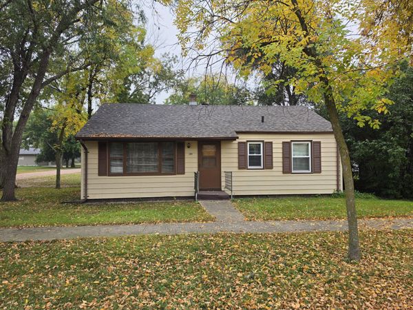  209 E 2nd St, Plankinton, SD 57368