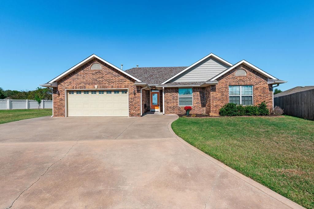 2305 Crooked Oak Court, Shawnee, OK 74804 Main Photo