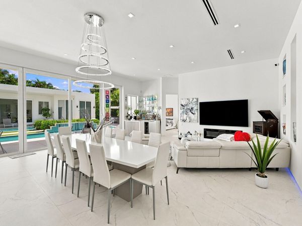 110 NE 16TH Place, Fort Lauderdale, FL 33305