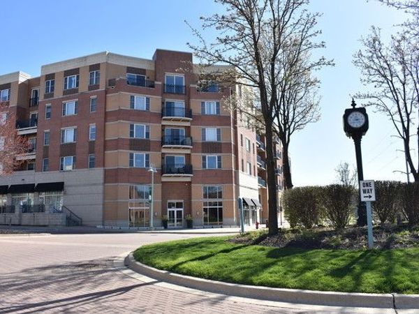 300 Village Circle , Unit 404, Willow Springs, IL 60480