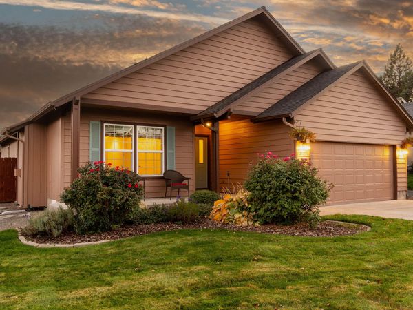 2118 SW Pumice Avenue, Redmond, OR 97756