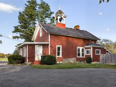 5486 State Route 96 , Farmington, NY 14425