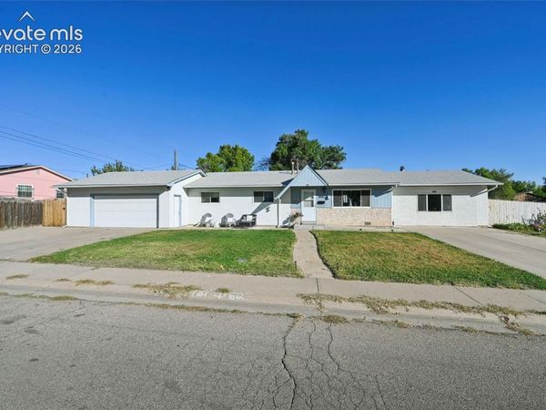 2041 Vinewood Lane, Pueblo, CO 81005