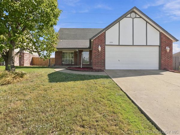 7929 N 128th East Avenue, Owasso, OK 74055