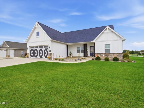 15 Cascade Lane, Delta, OH 43515
