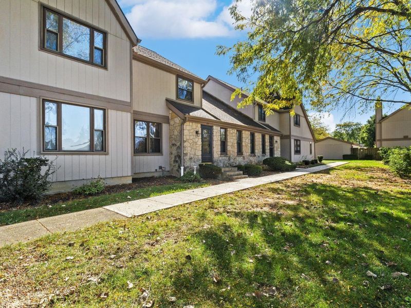 537 Woodingham Place, Unit 2B, Columbus, OH 43213 Photo 2
