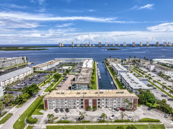236 Castlewood Drive, Unit 205, North Palm Beach, FL 33408
