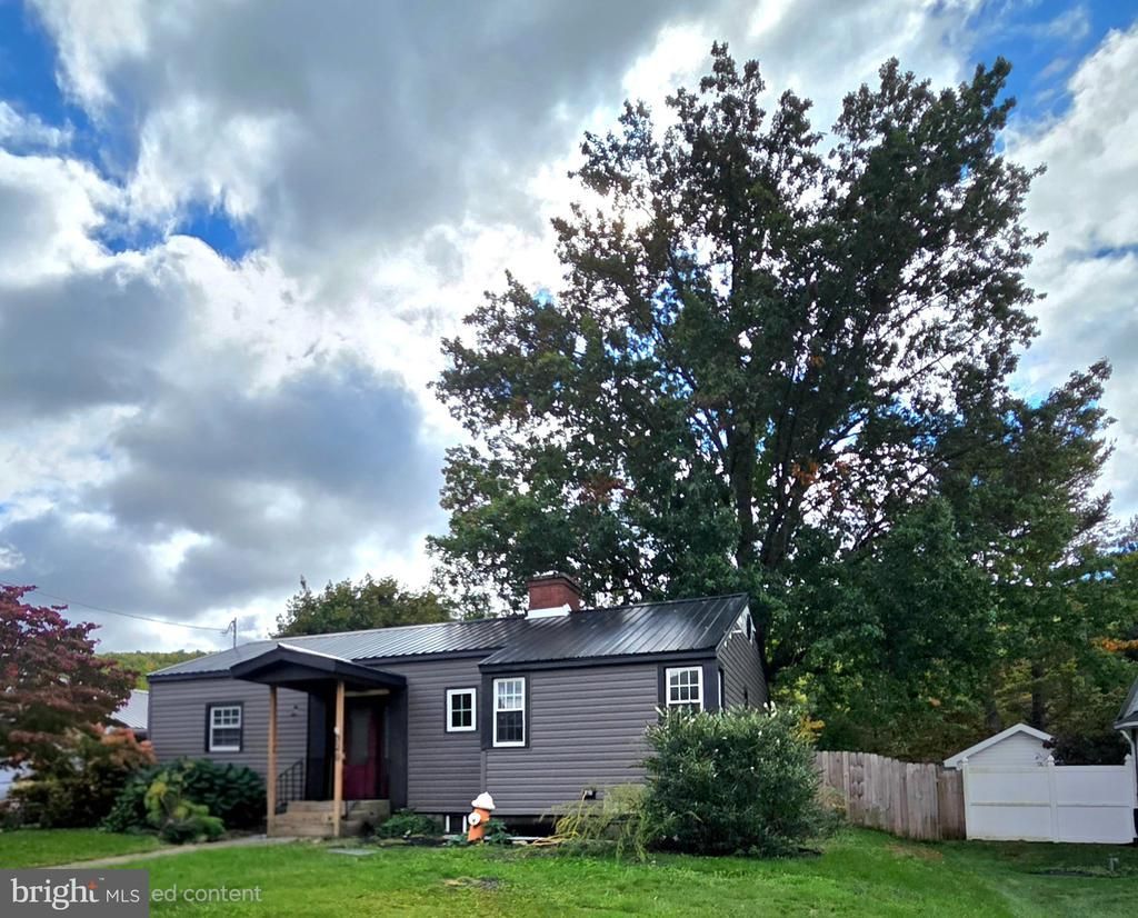320 S 2ND STREET , LYKENS, PA 17048