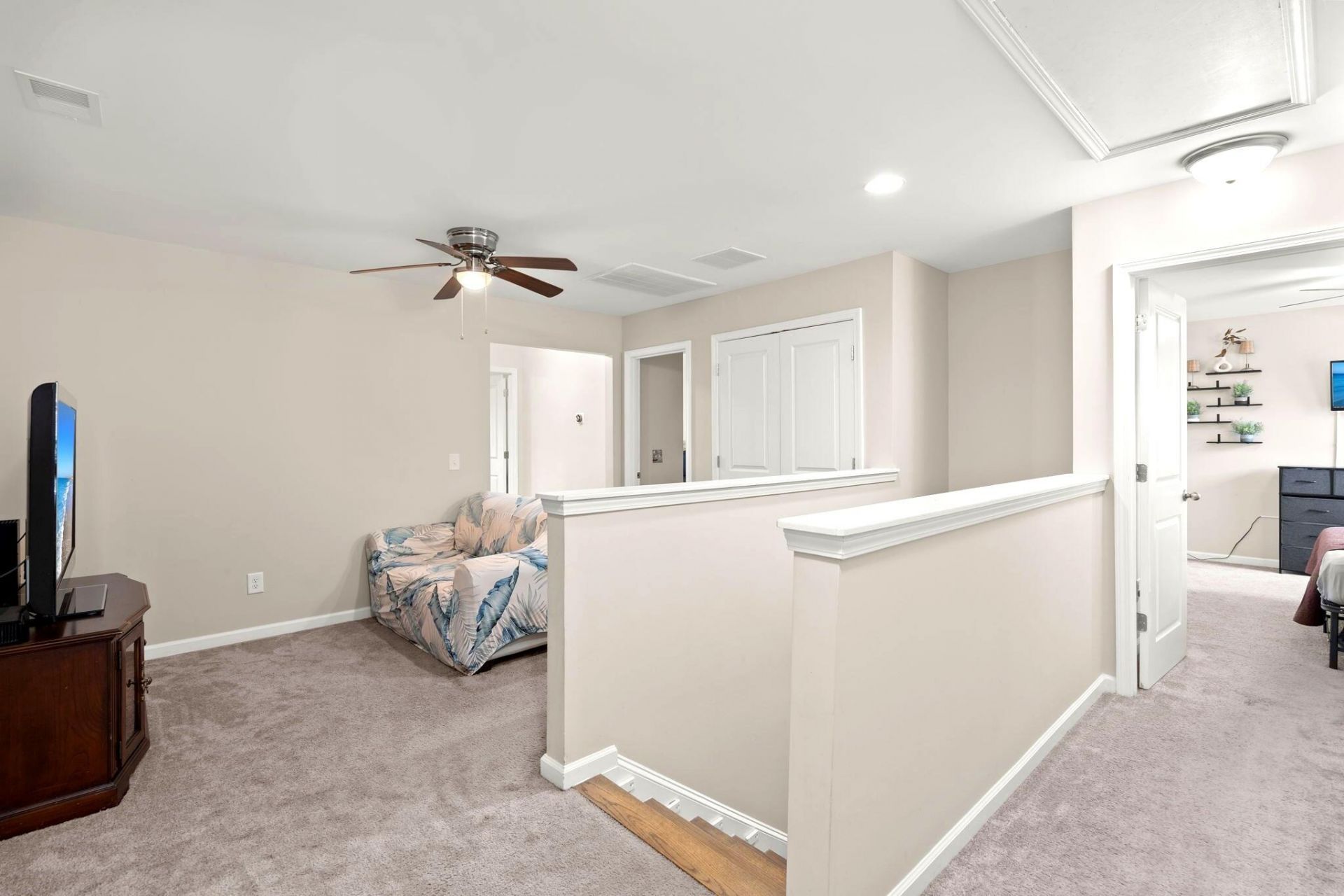 542 Alderly Drive Photo 19