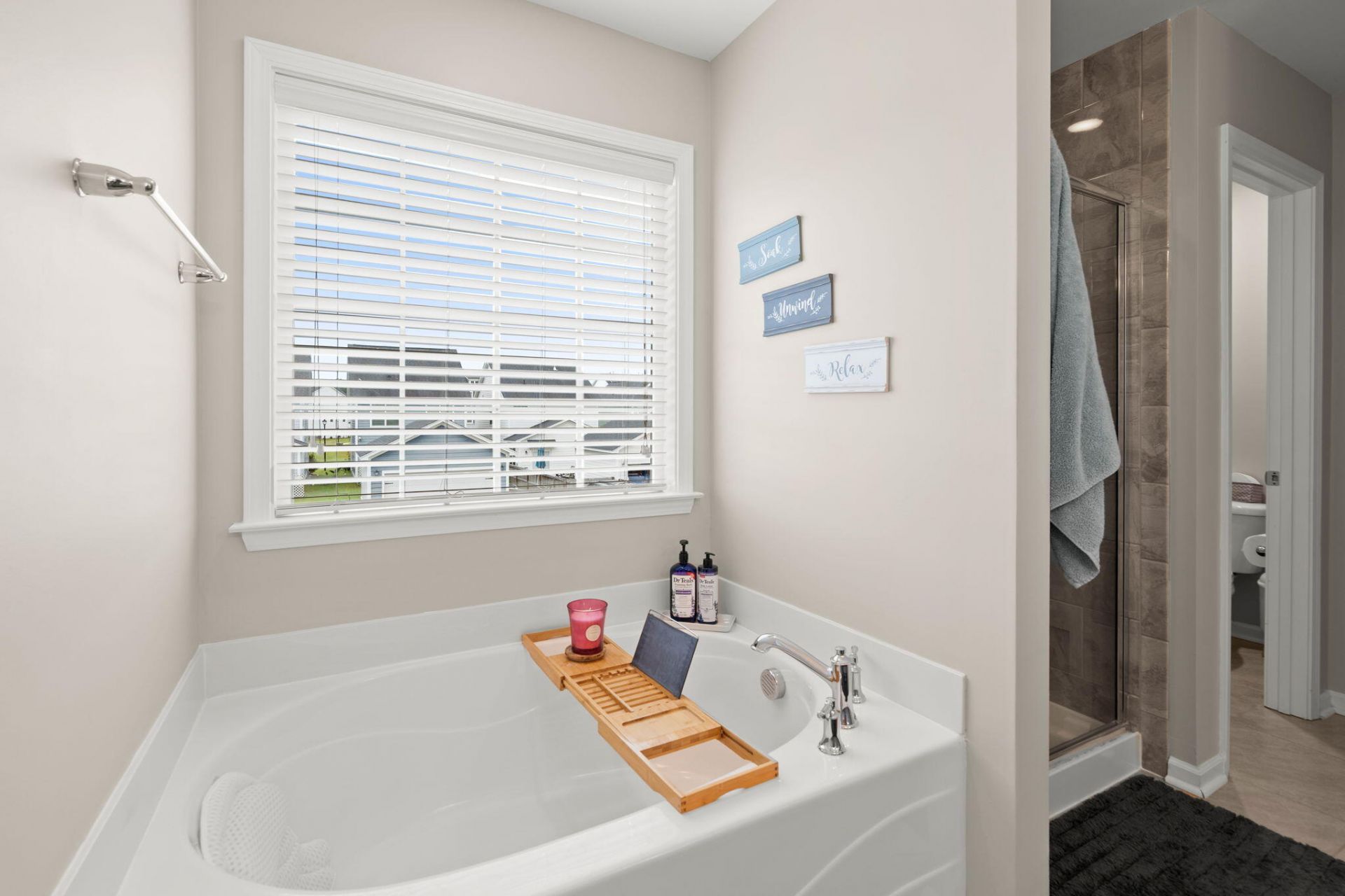542 Alderly Drive Photo 31