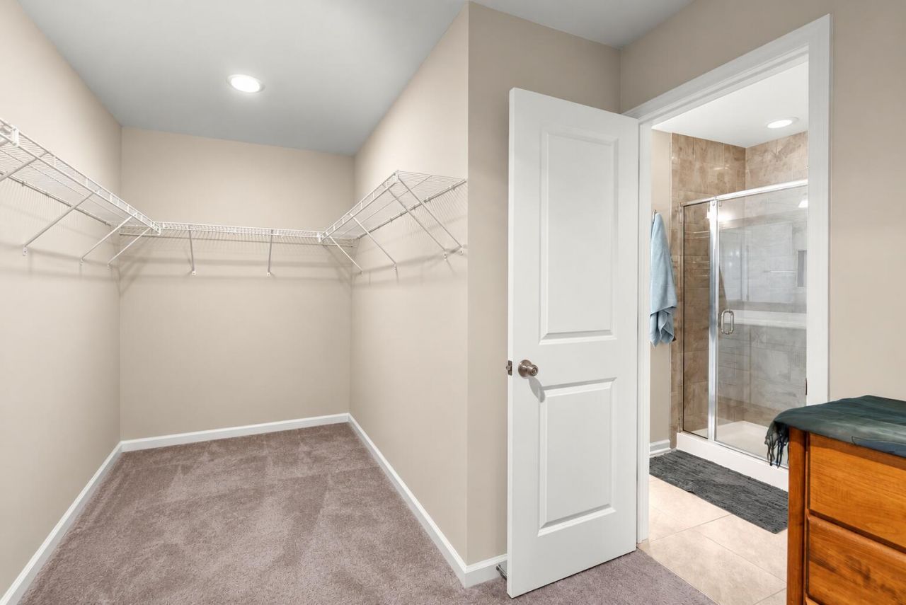 542 Alderly Drive Photo 32