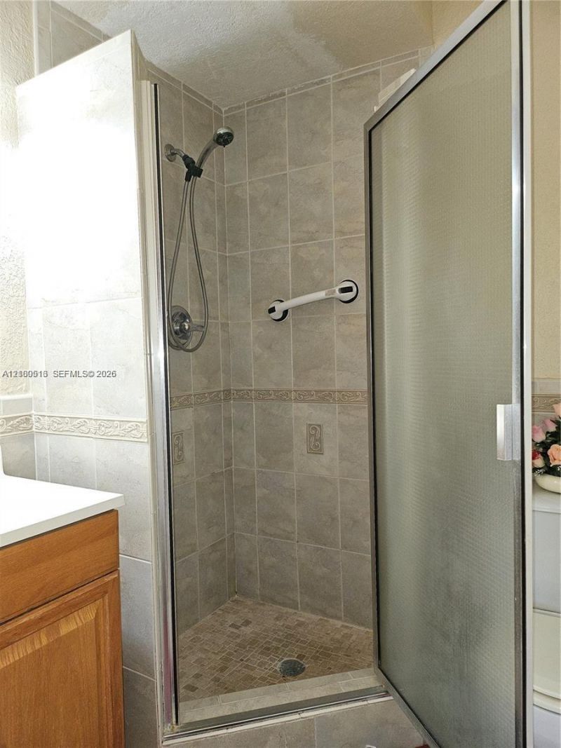 5121 W Oakland Park Blvd , Unit 211, Lauderdale Lakes, FL 33313 Photo