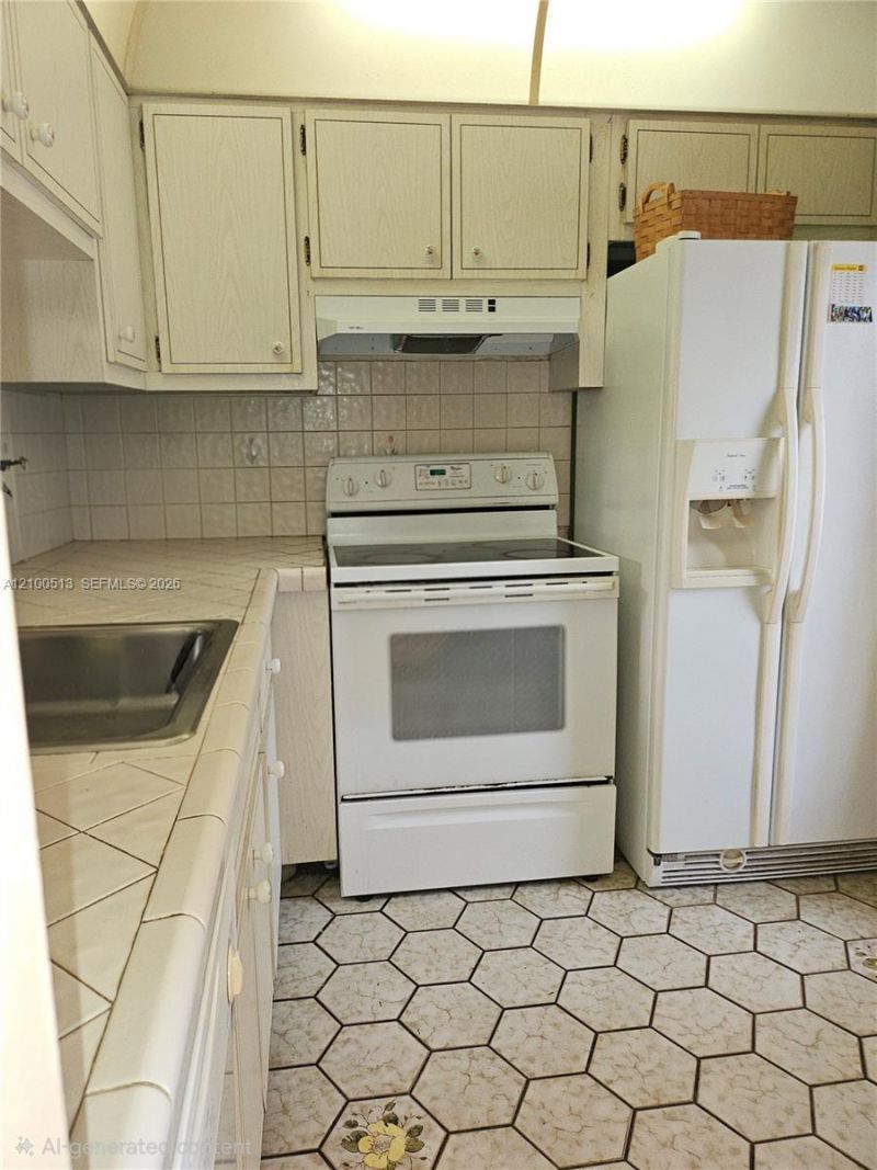5121 W Oakland Park Blvd , Unit 211, Lauderdale Lakes, FL 33313 Photo