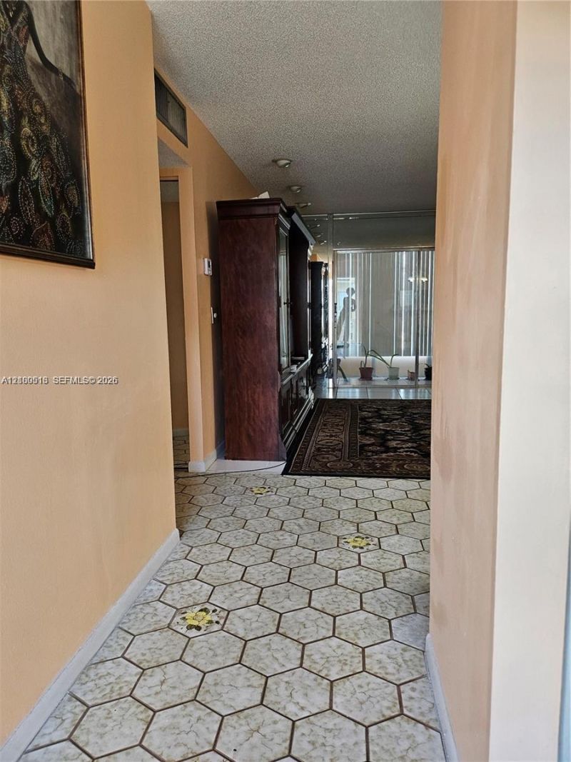5121 W Oakland Park Blvd , Unit 211, Lauderdale Lakes, FL 33313 Photo