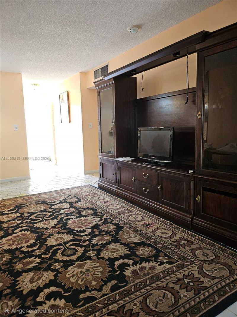 5121 W Oakland Park Blvd , Unit 211, Lauderdale Lakes, FL 33313 Photo