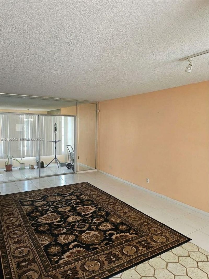 5121 W Oakland Park Blvd , Unit 211, Lauderdale Lakes, FL 33313 Photo