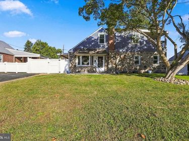 737 LAUREL AVENUE, ALDAN, PA 19018