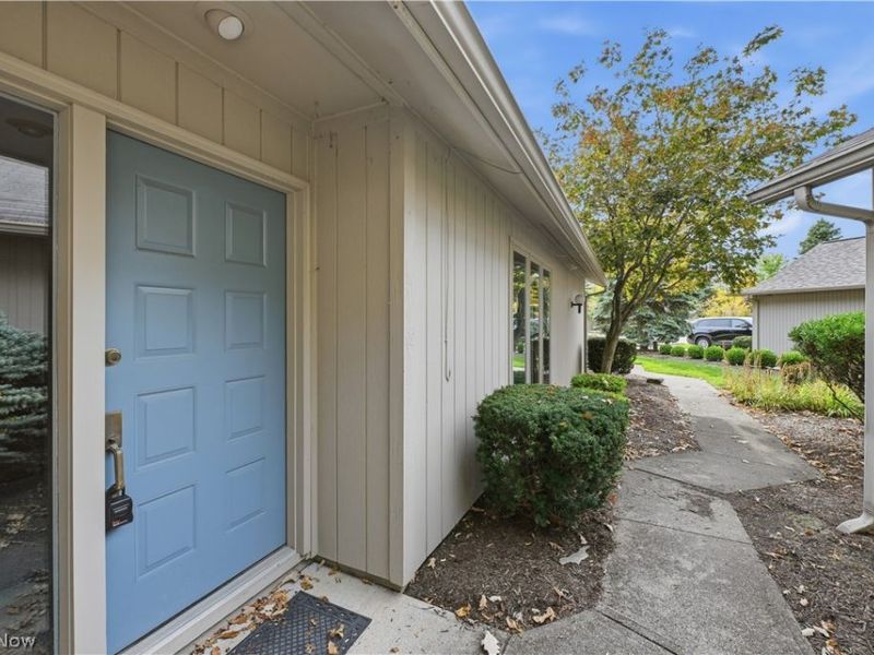 12302 Kronos Court, Strongsville, OH 44149 Photo 2