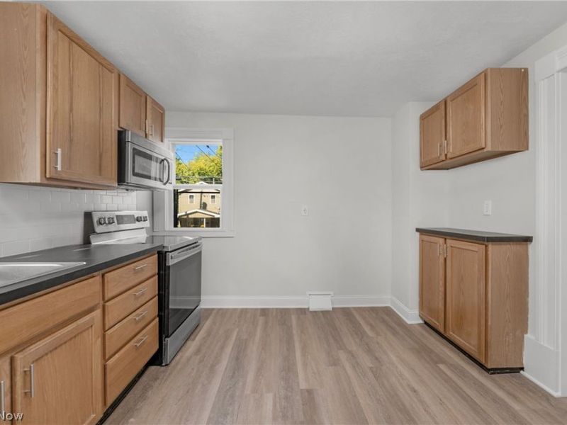 7802 Jones Road, Cleveland, OH 44105 Photo 10