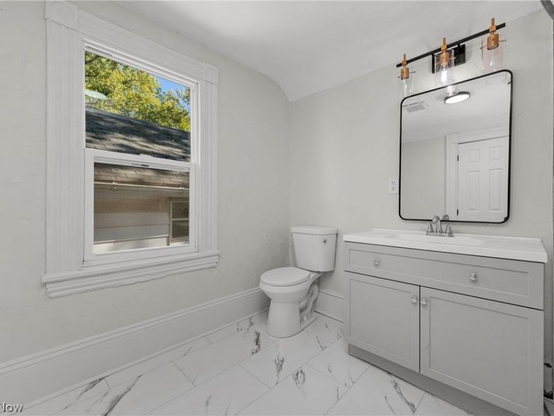 7802 Jones Road, Cleveland, OH 44105 Photo 13